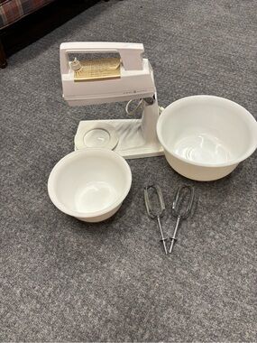 1972 General Electric Stand Mixer 12 Speeds and Milk Glass Bowls